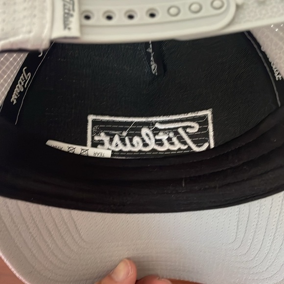 Titleist golf hat - Picture 4 of 4